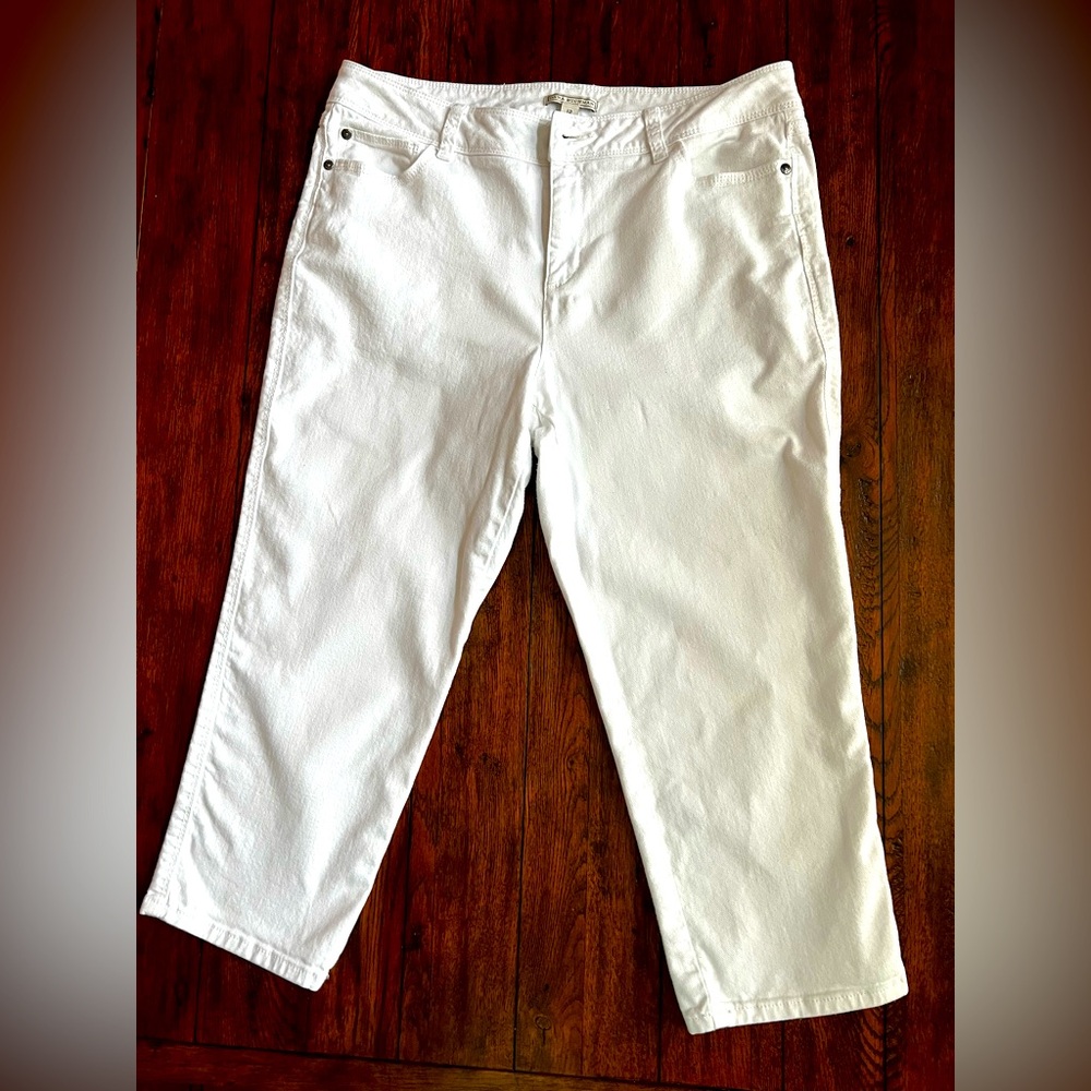 Dana Buhman Women’s White Capri Denim